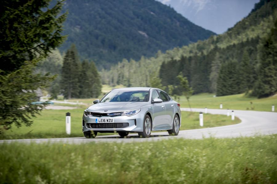  Kia Optima Plug-In Hybrid 2016 года  (UK) (фото 27 из 35)